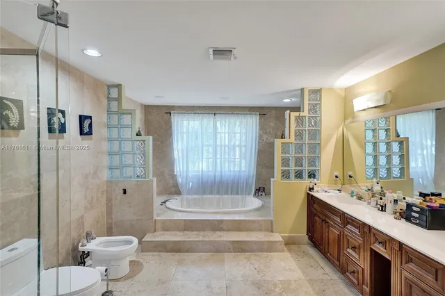 $1,115,000 | 10643 Northwest 54th Street, Doral, FL 33178