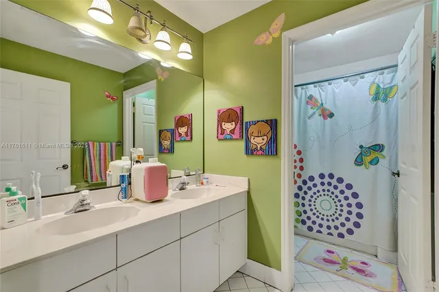 $1,115,000 | 10643 Northwest 54th Street, Doral, FL 33178