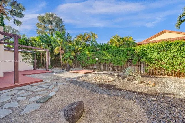 $1,115,000 | 10643 Northwest 54th Street, Doral, FL 33178