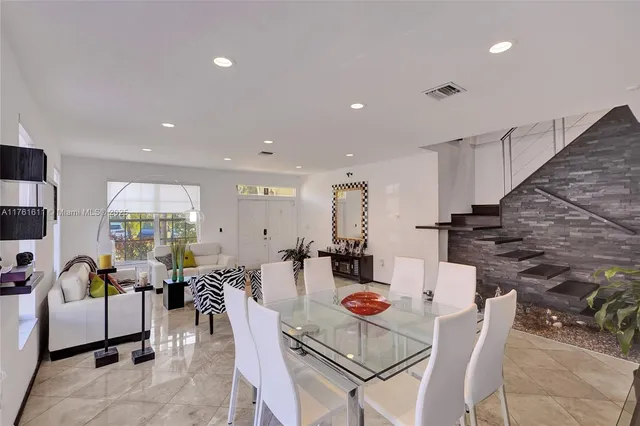 $1,115,000 | 10643 Northwest 54th Street, Doral, FL 33178