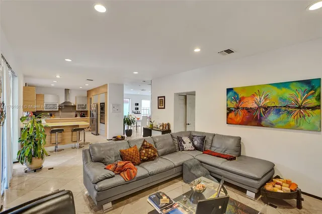 $1,115,000 | 10643 Northwest 54th Street, Doral, FL 33178