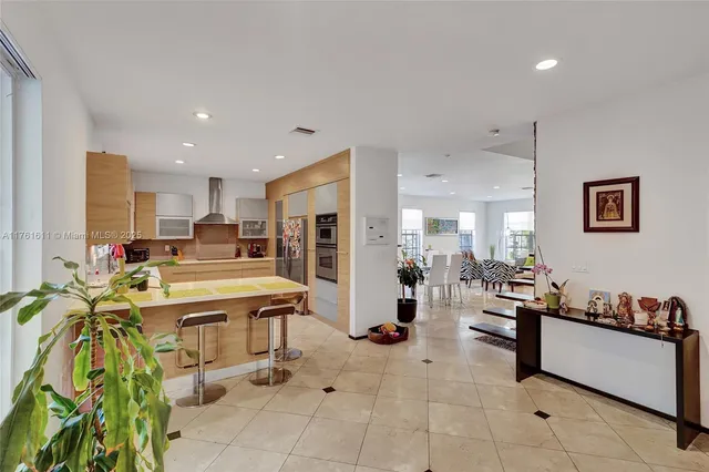 $1,115,000 | 10643 Northwest 54th Street, Doral, FL 33178