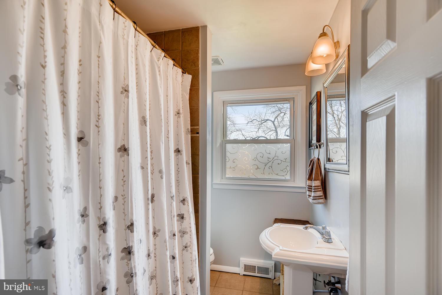 1817 Wentworth Road Baltimore, MD 21234 - Photo 13 of 28