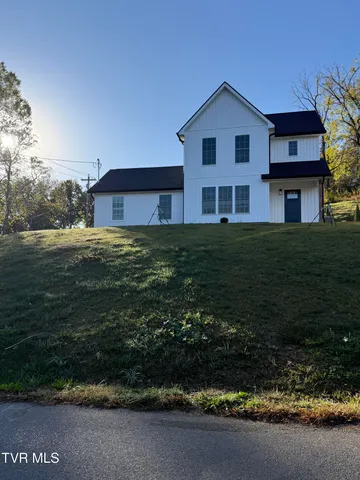 $329,900 | 104 Daniel Lane, Elizabethton, TN 37643