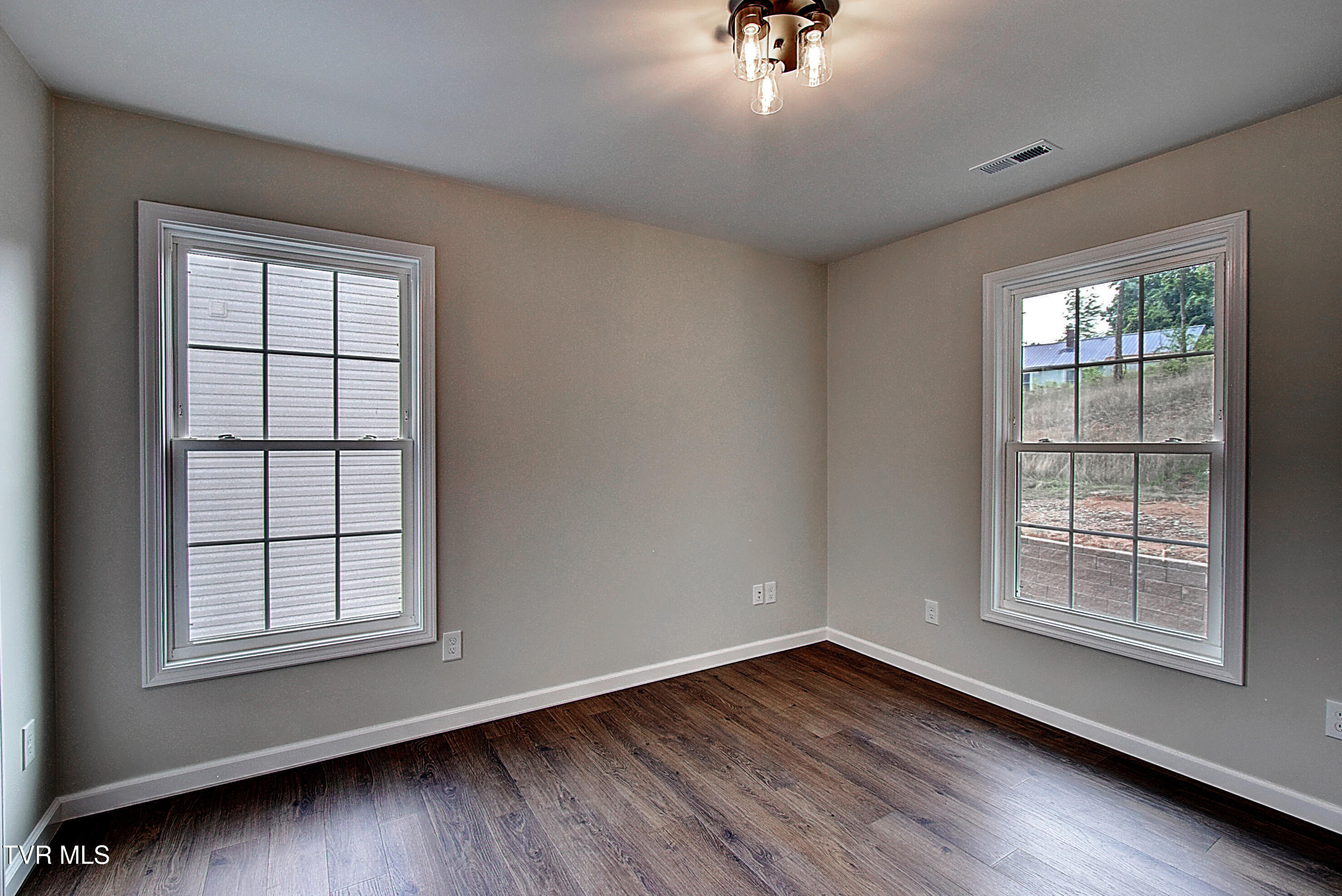 104 Daniel Lane Elizabethton, TN 37643 - Photo 21 of 29 DSC_0555And8more