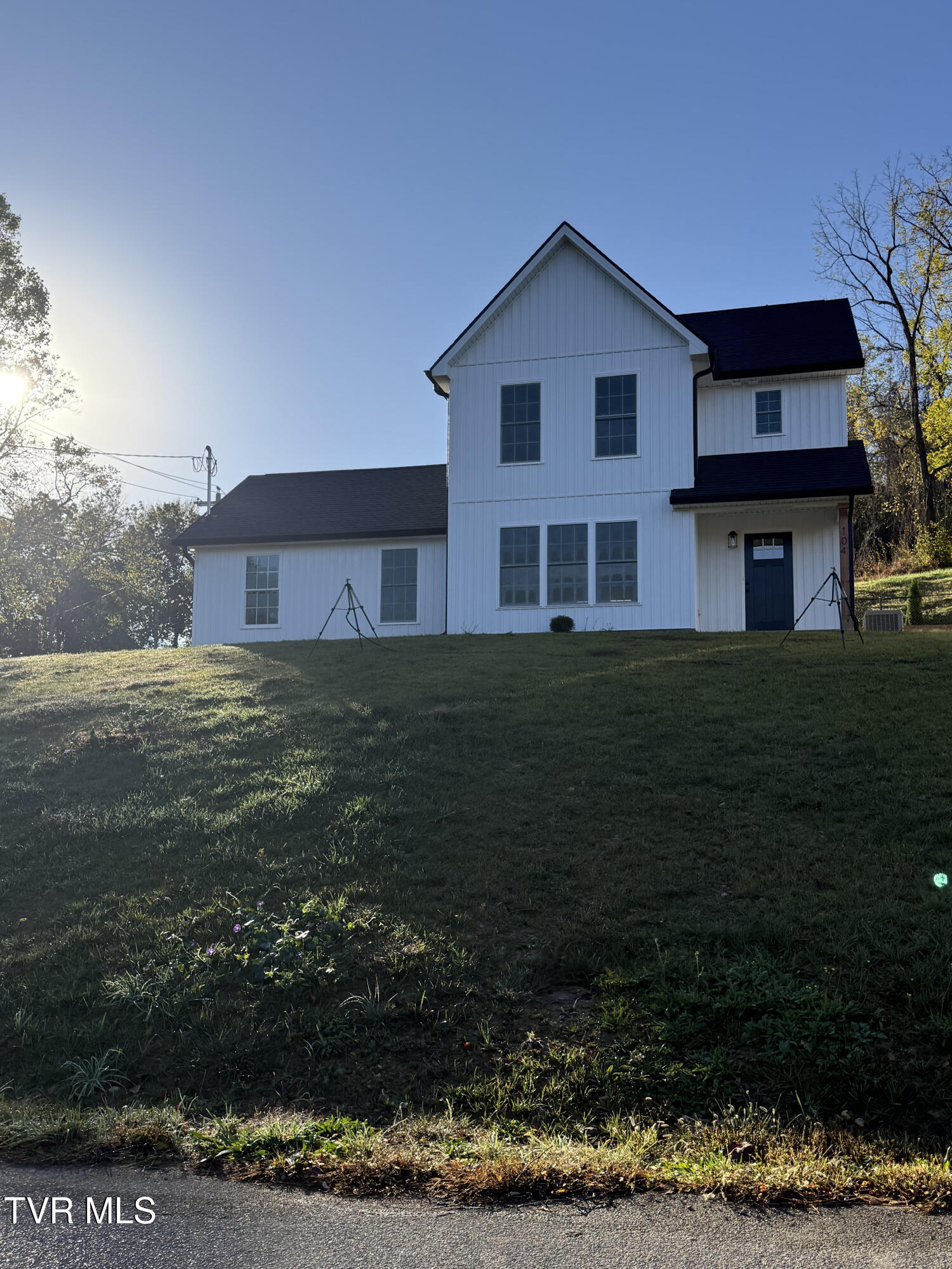 104 Daniel Lane Elizabethton, TN 37643 - Photo 3 of 29 104 Daniel Lane 1