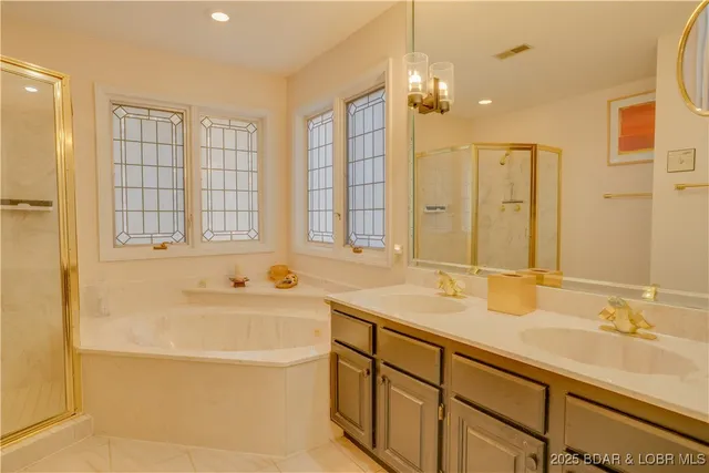 $205,000 | 28 Center Ct Drive, Unit 3A, Lake Ozark, MO 65049