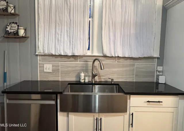 $249,000 | 513 Crockett Avenue, Greenwood, MS 38930