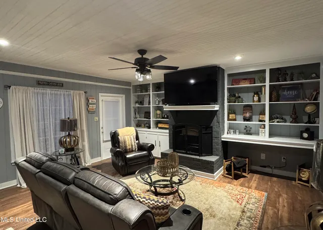 $249,000 | 513 Crockett Avenue, Greenwood, MS 38930