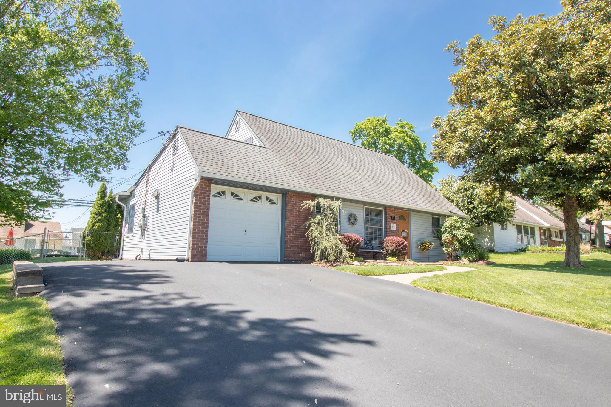 57 Handy Road Levittown, PA 19056 - Photo 2 of 23 Gallery Image 2