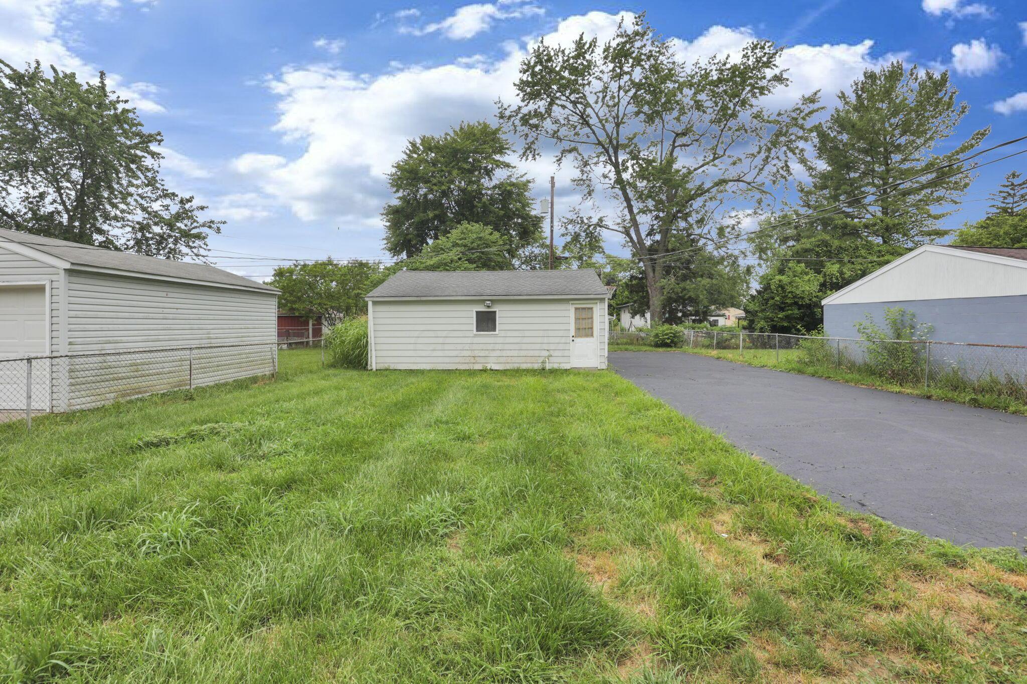 3717 Eisenhower Road Columbus, OH 43224 - Photo 24 of 26 24-web-or-mls-0N4A3128