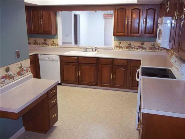 646 Boulder Road Indianapolis, IN 46217 - Photo 3 of 24 Gallery Image 3