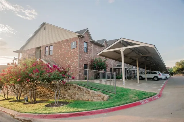 $300,000 | 1889 Signal Ridge Place, Rockwall, TX 75032