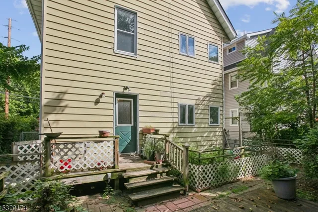 a view of a pathway of the house