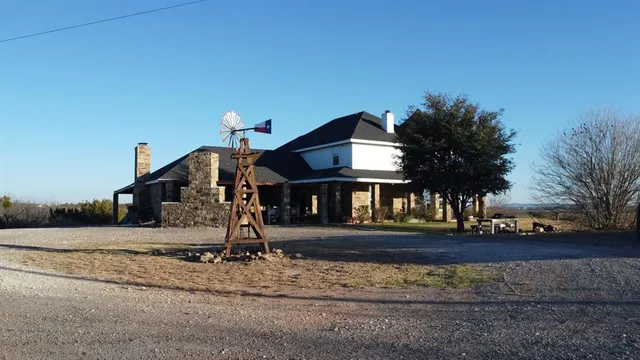 a view of an outdoor space