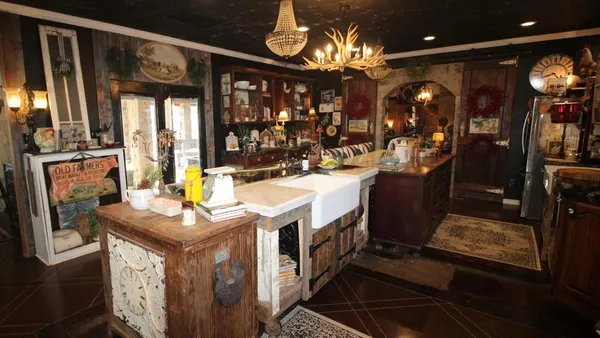 a view of an entryway and livingroom