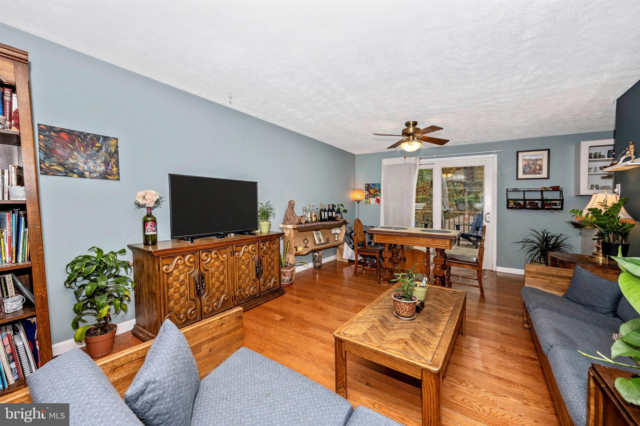 6809 Pyramid Way Columbia, MD 21044 - Photo 7 of 54 Living Room