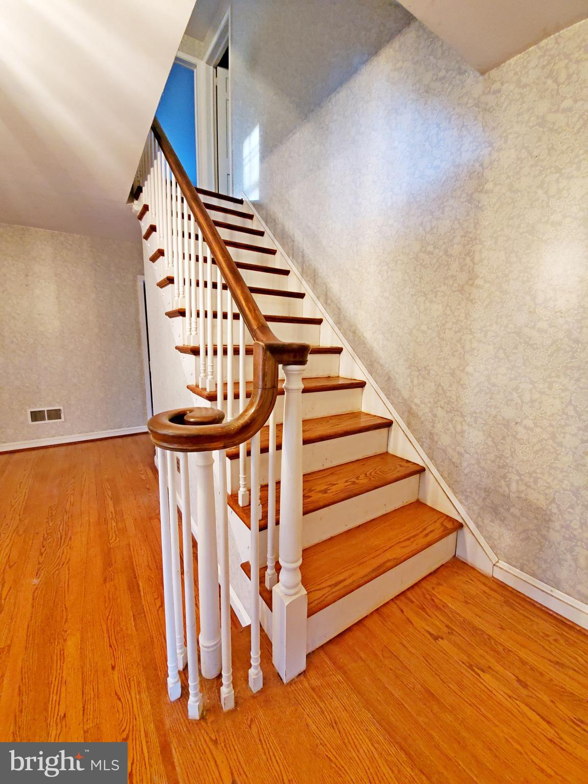 725 Woodcrest Road Wayne, PA 19087 - Photo 15 of 30 Stairs to 2nd Floor