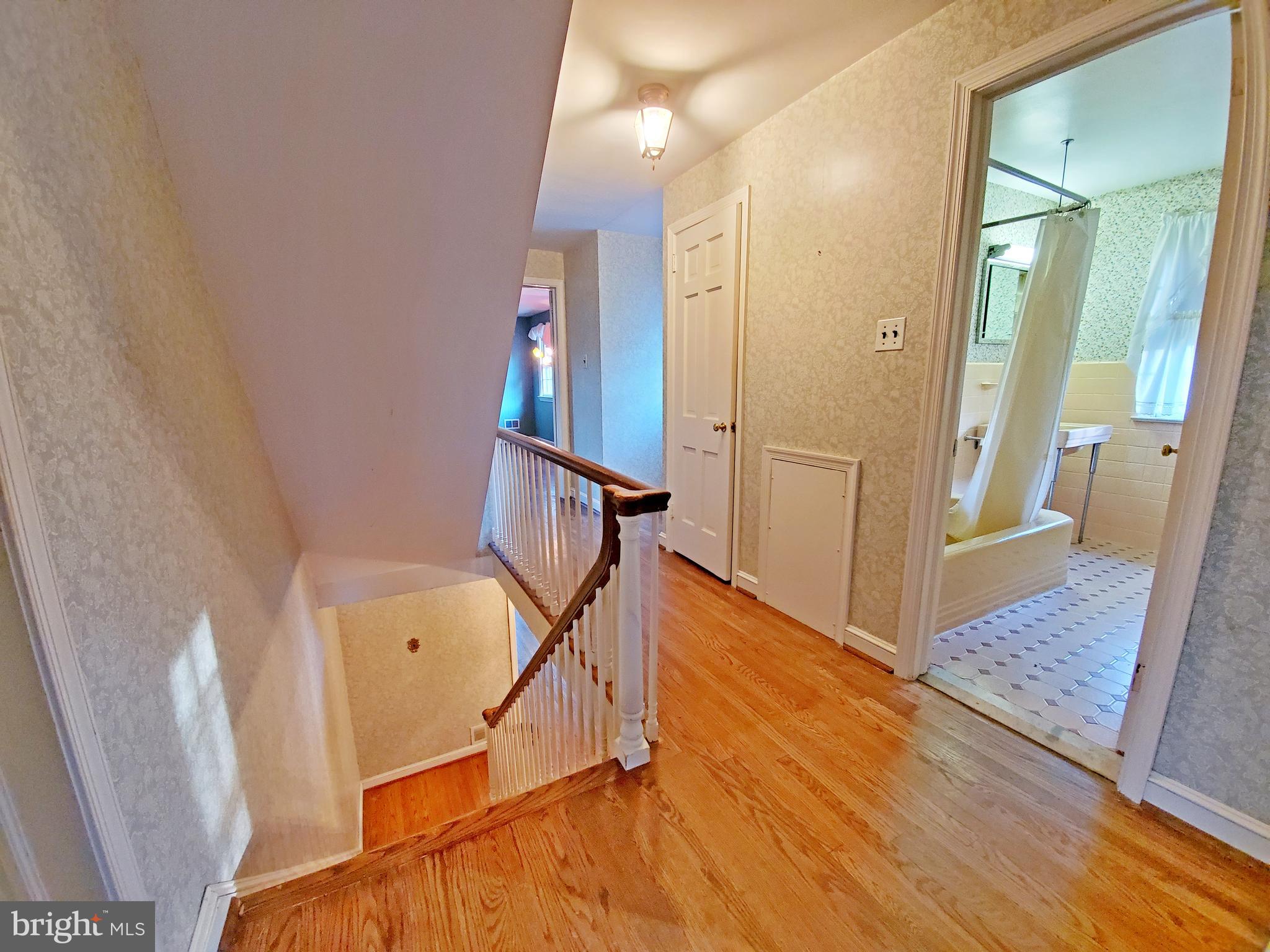 725 Woodcrest Road Wayne, PA 19087 - Photo 16 of 30 2nd Floor Hallway