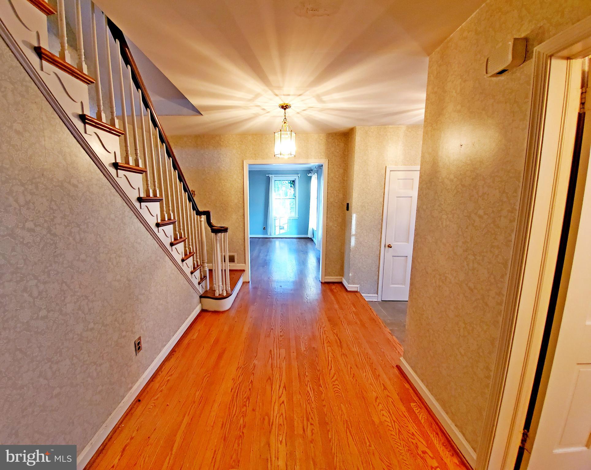 725 Woodcrest Road Wayne, PA 19087 - Photo 6 of 30 1st Floor Hallway