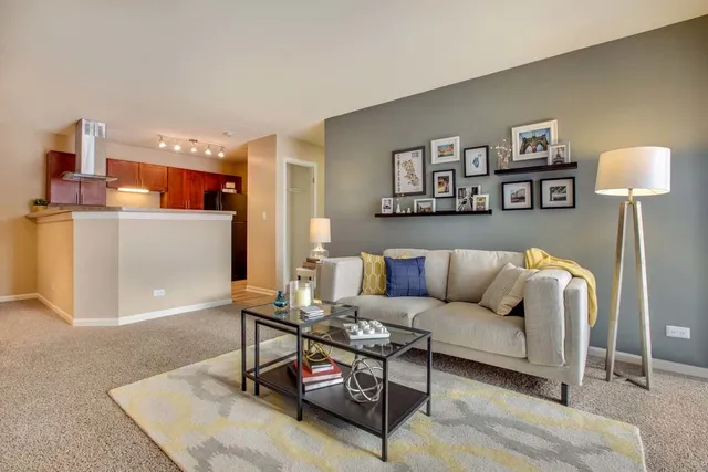 $1,679 | 6099 Knoll Wood Road, Unit 410, Willowbrook, IL 60527