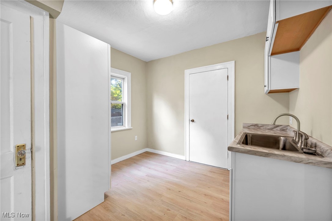 1058 Elbon Road Cleveland, OH 44121 - Photo 11 of 33
