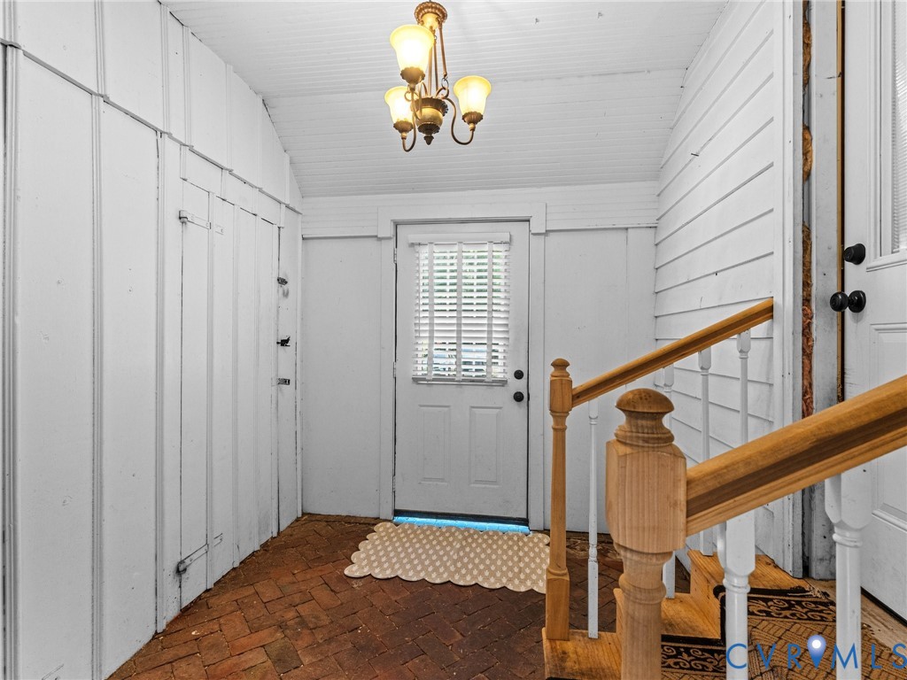 2720 Osborne Road Chester, VA 23831 - Photo 20 of 54 Breezeway