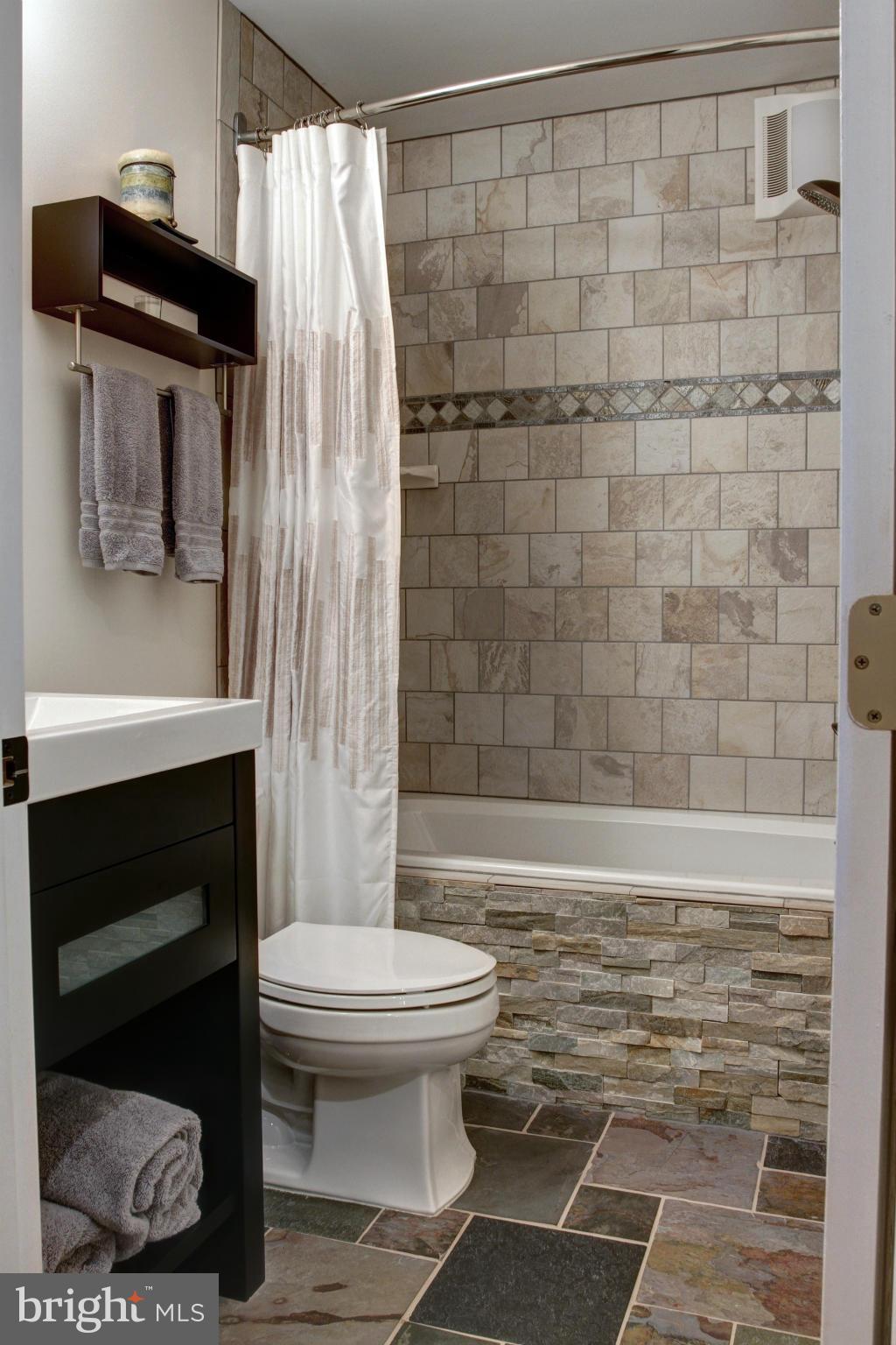 150 Inverness Road Severna Park, MD 21146 - Photo 13 of 30 First floor full bath