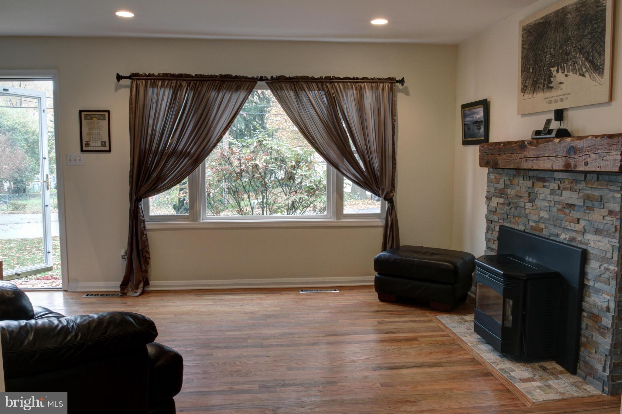 150 Inverness Road Severna Park, MD 21146 - Photo 3 of 30 Plenty of light