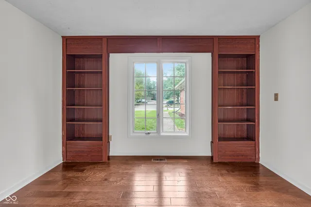 $255,000 | 5228 Greenwillow Road, Indianapolis, IN 46226