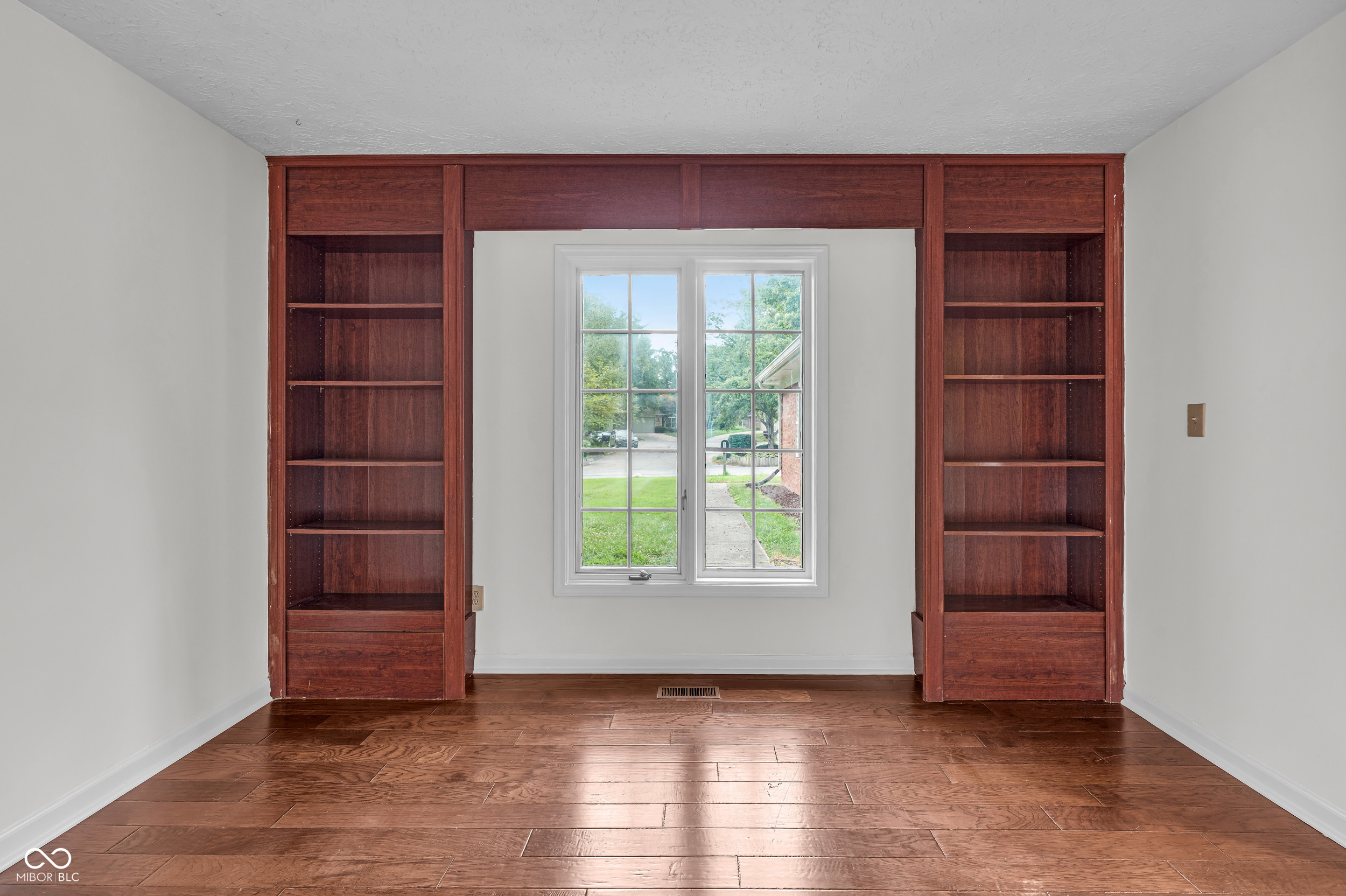 5228 Greenwillow Road Indianapolis, IN 46226 - Photo 12 of 45