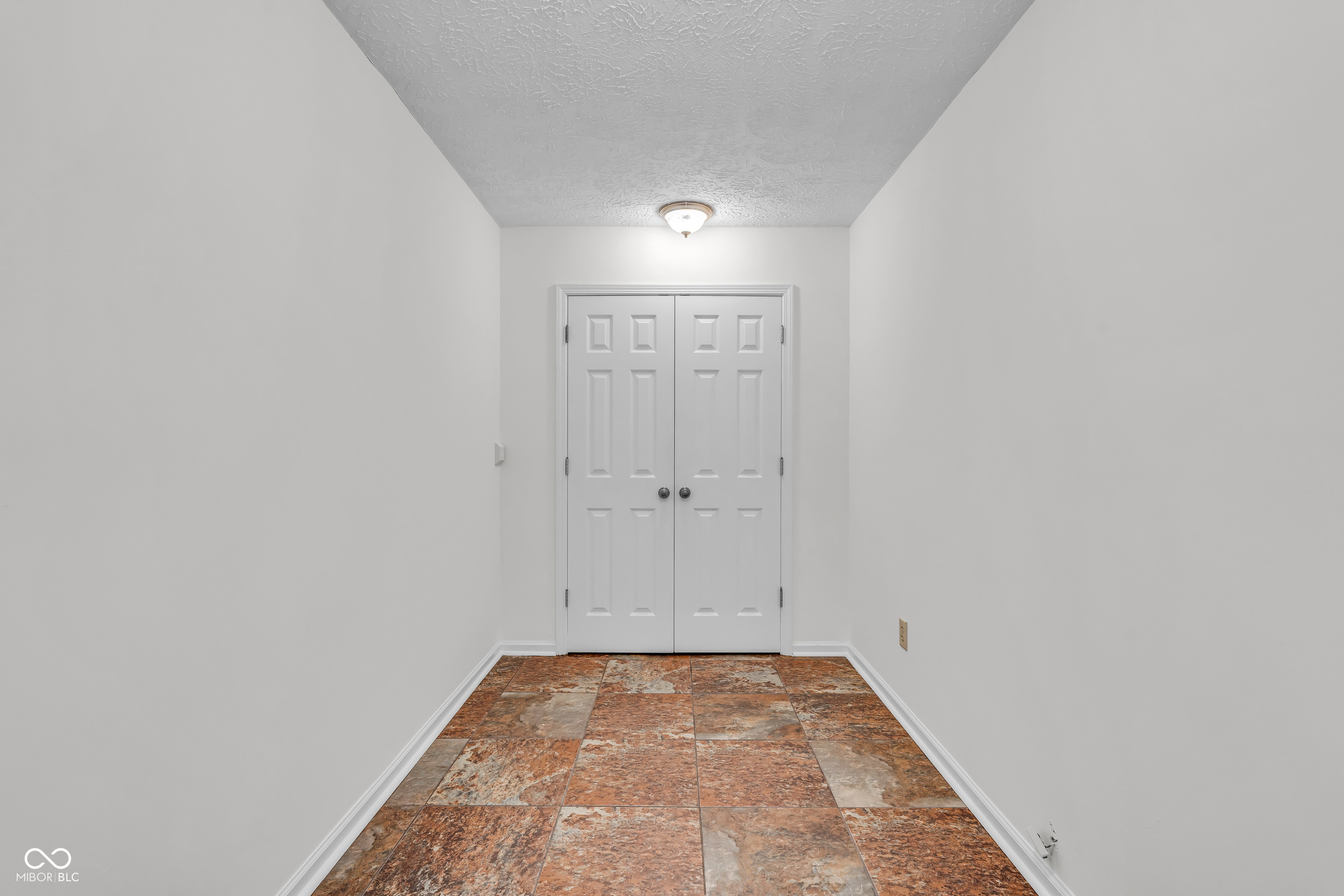 5228 Greenwillow Road Indianapolis, IN 46226 - Photo 15 of 45