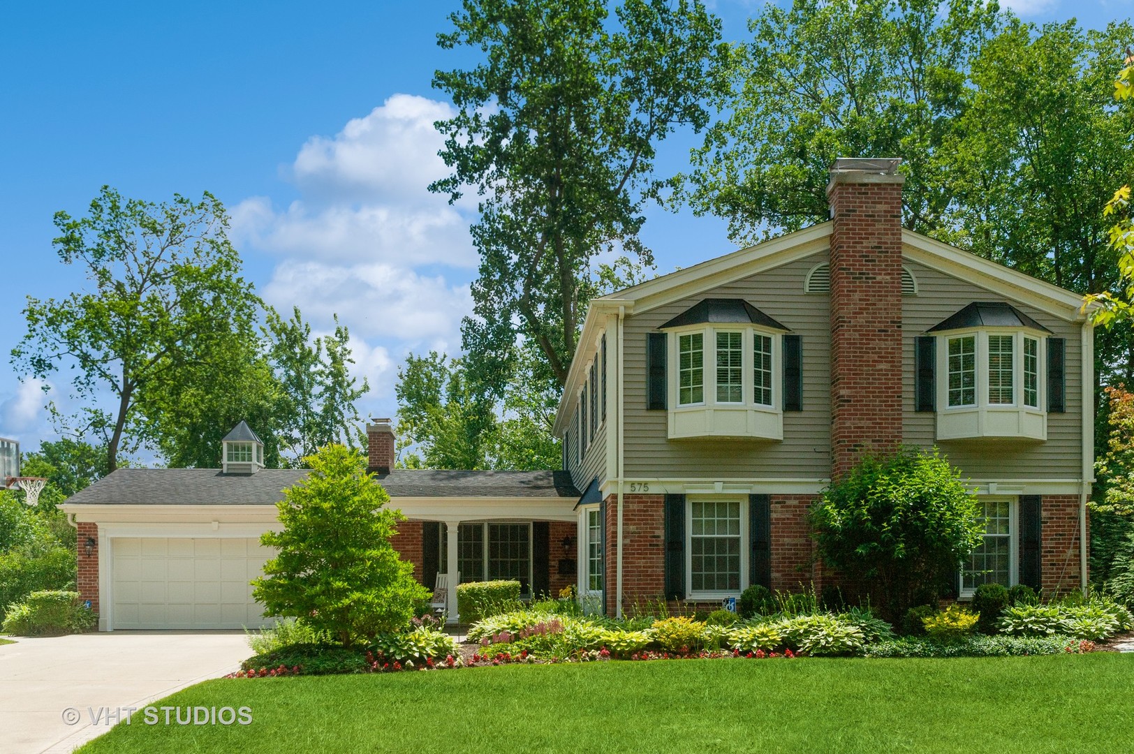 575 Wicklow Road Deerfield, IL 60015 - Photo 1 of 27 Gallery Image 1