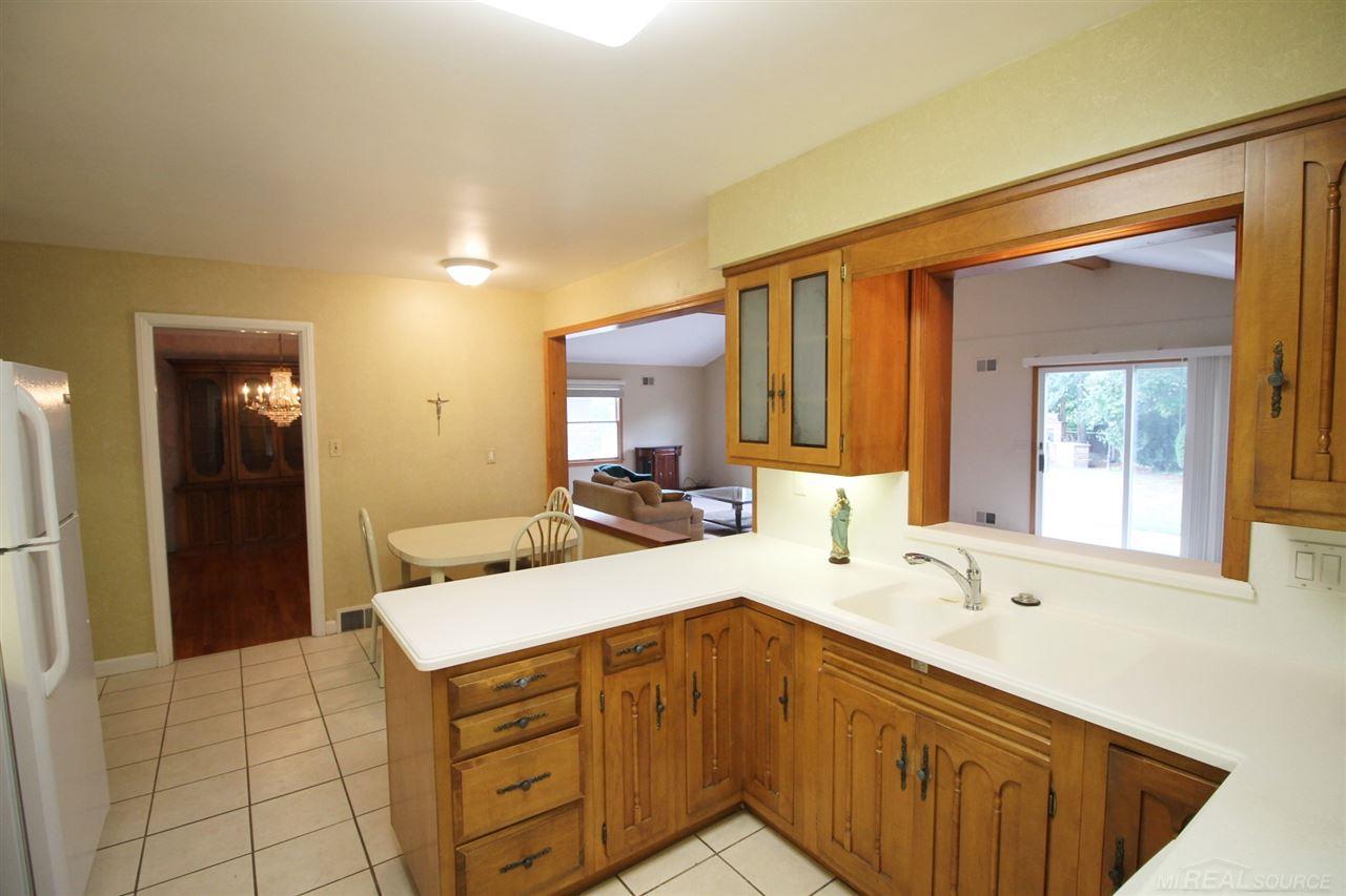 954 South Renaud Road Grosse Pointe Woods, MI 48236 - Photo 17 of 46