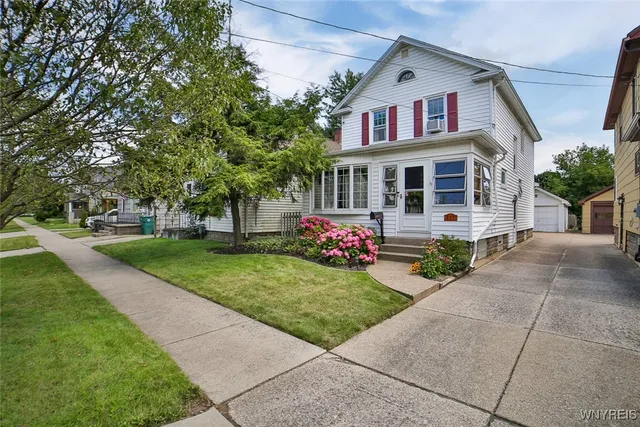 $214,900 | 417 Robinson Street, North Tonawanda, NY 14120