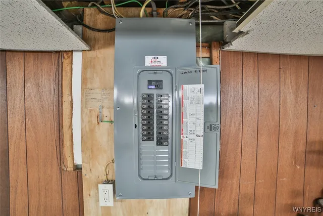 $214,900 | 417 Robinson Street, North Tonawanda, NY 14120