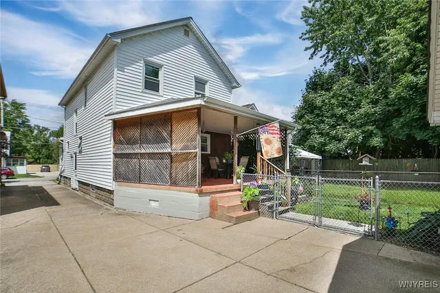 $214,900 | 417 Robinson Street, North Tonawanda, NY 14120