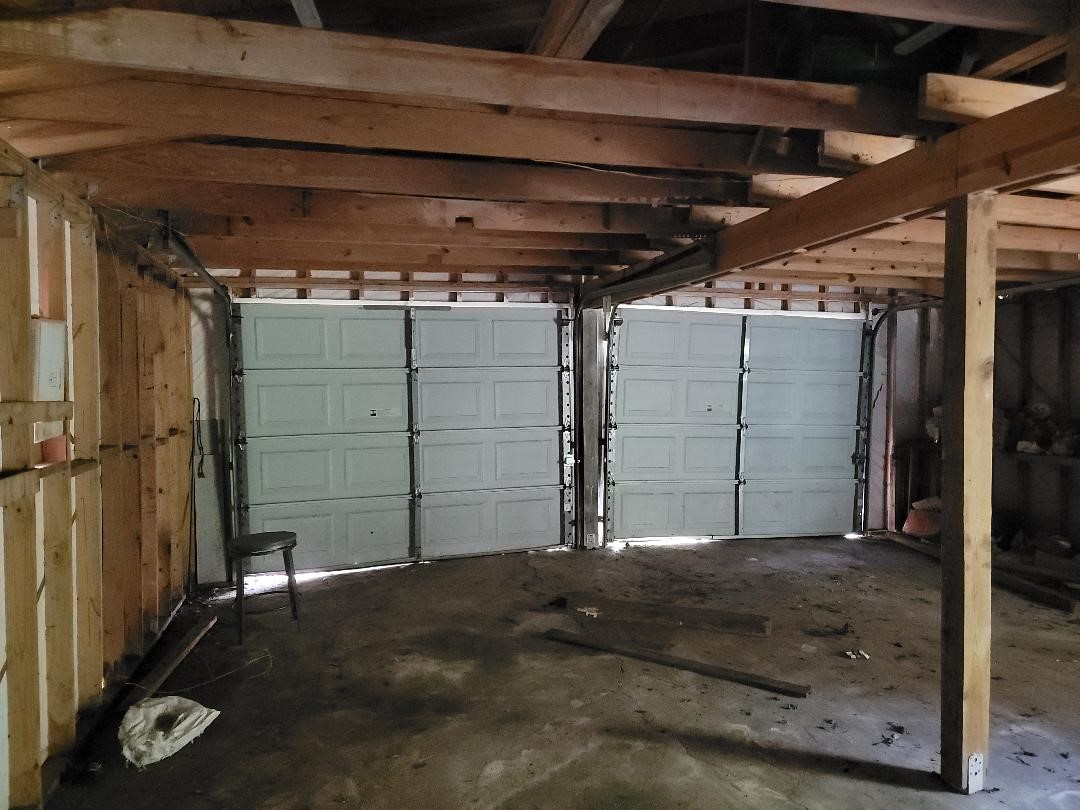 421 Ave B La Marque, TX 77568 - Photo 4 of 8 a view of a garage