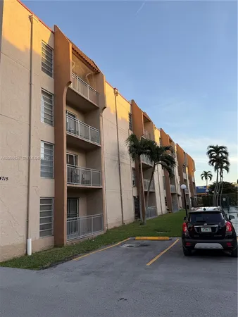 $2,000 | 4845 Northwest 7th Street, Unit 3075, Miami, FL 33126