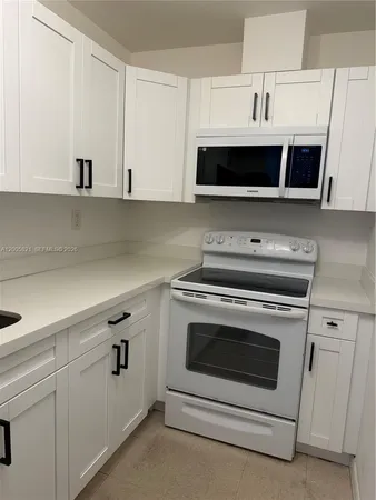 $2,000 | 4845 Northwest 7th Street, Unit 3075, Miami, FL 33126