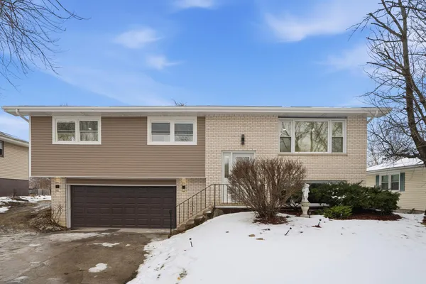 $354,900 | 2417 Hickory Drive, Dyer, IN 46311