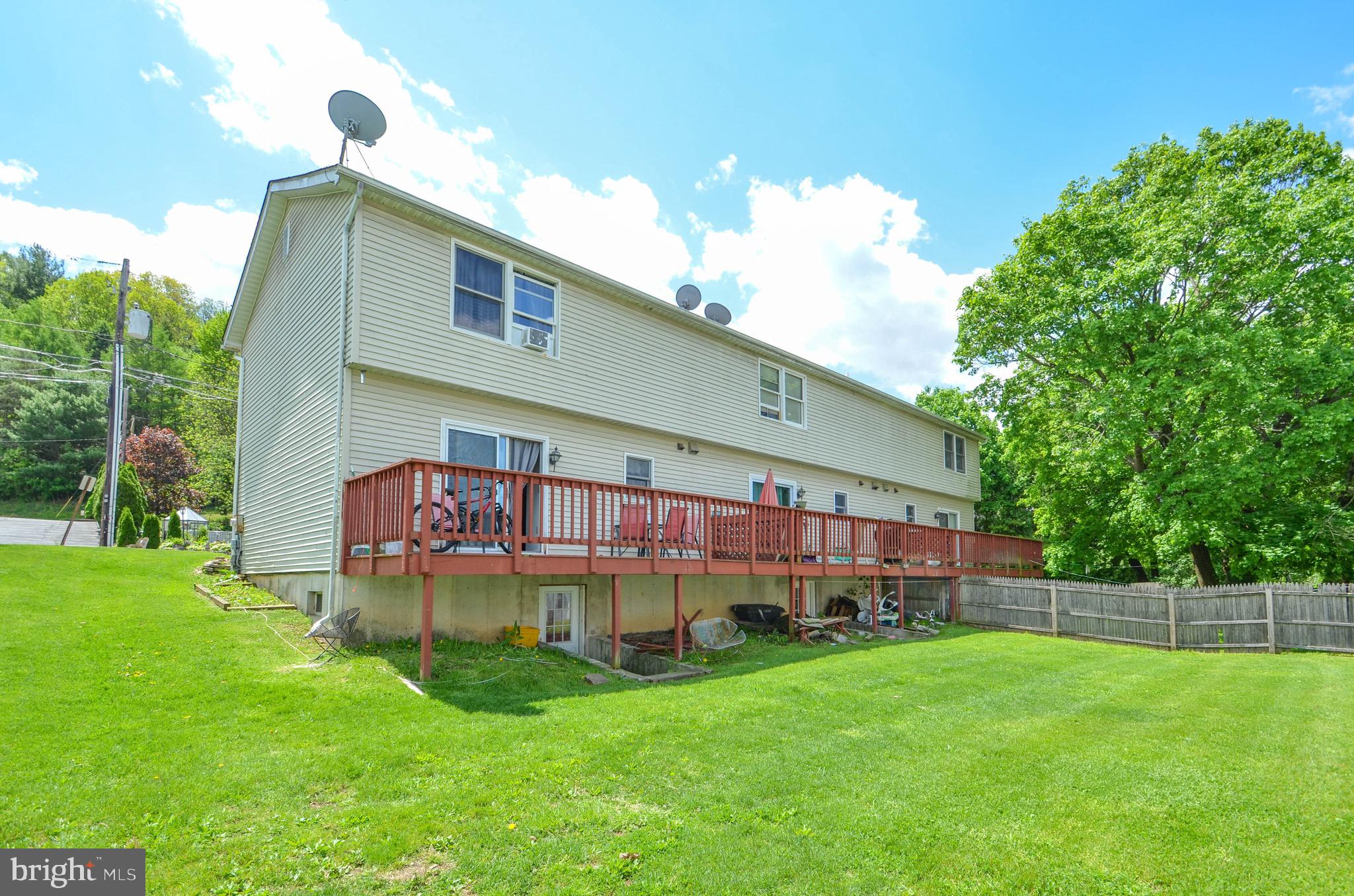 670 West Washington Street Slatington, PA 18080 - Photo 2 of 14
