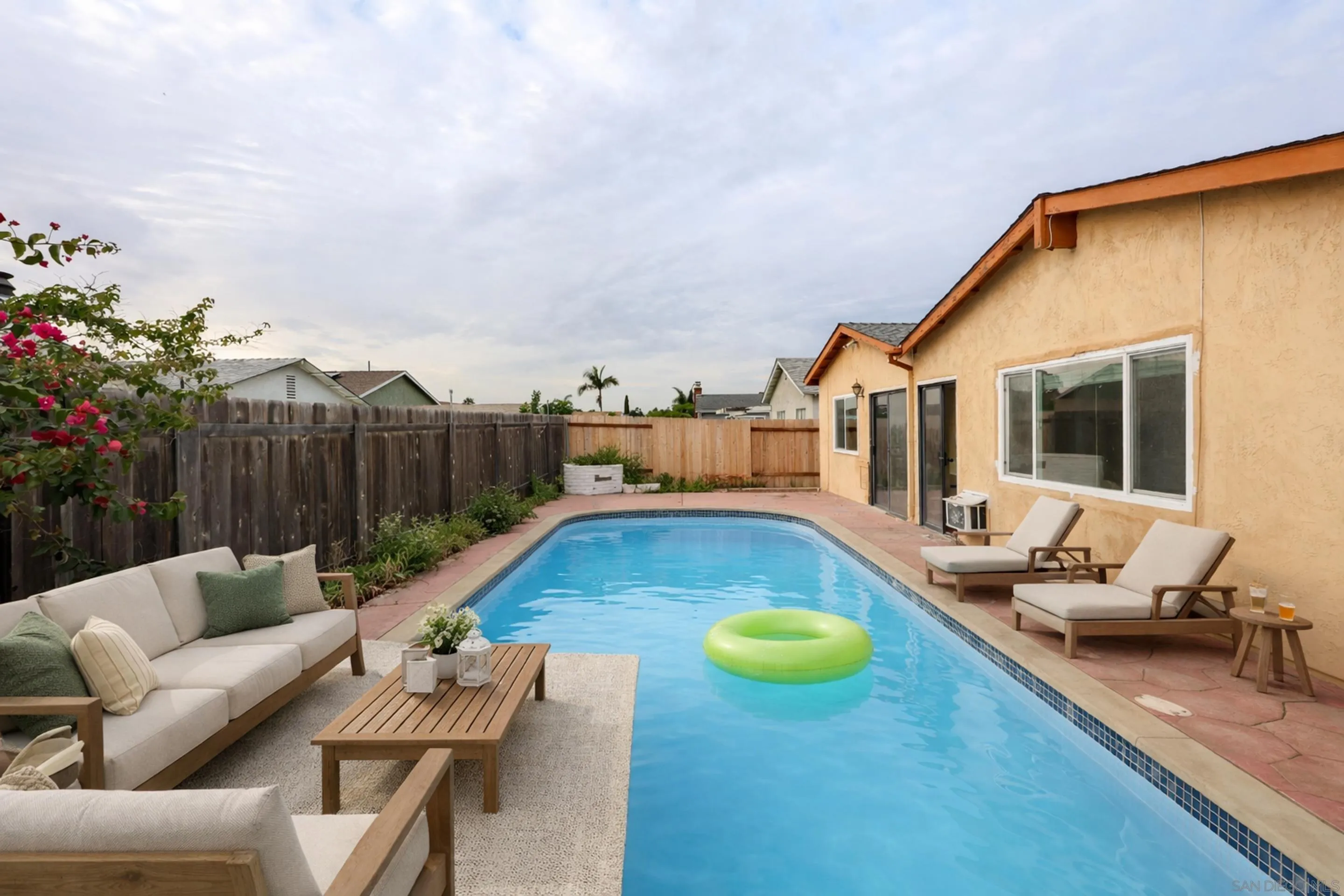 10866 Sandy Hook Road San Diego, CA 92126 - Photo 5 of 15 swimming pool with outdoor seating