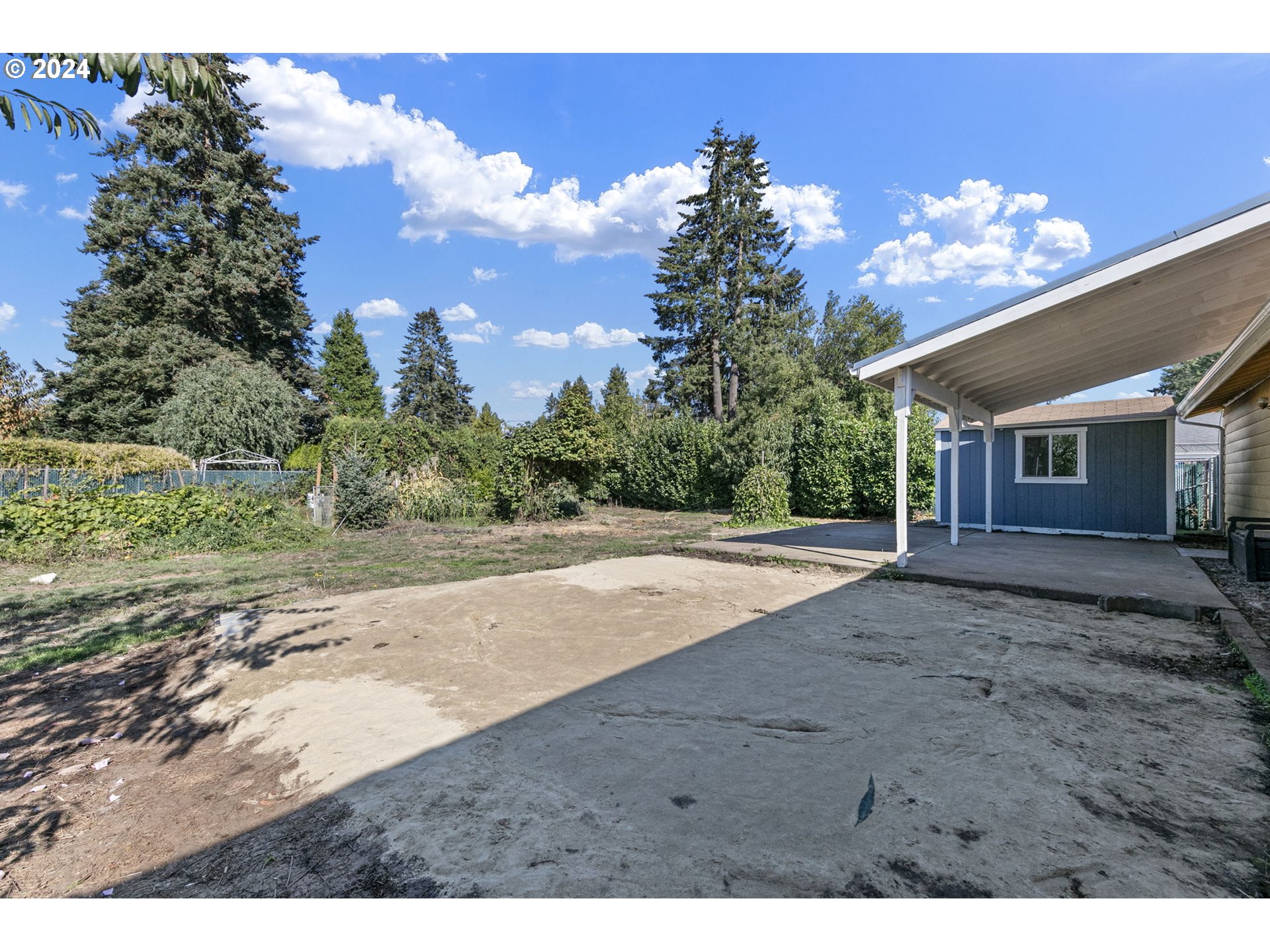 5736 Thurston Road Springfield, OR 97478 - Photo 29 of 38 a view of a house with backyard and garden