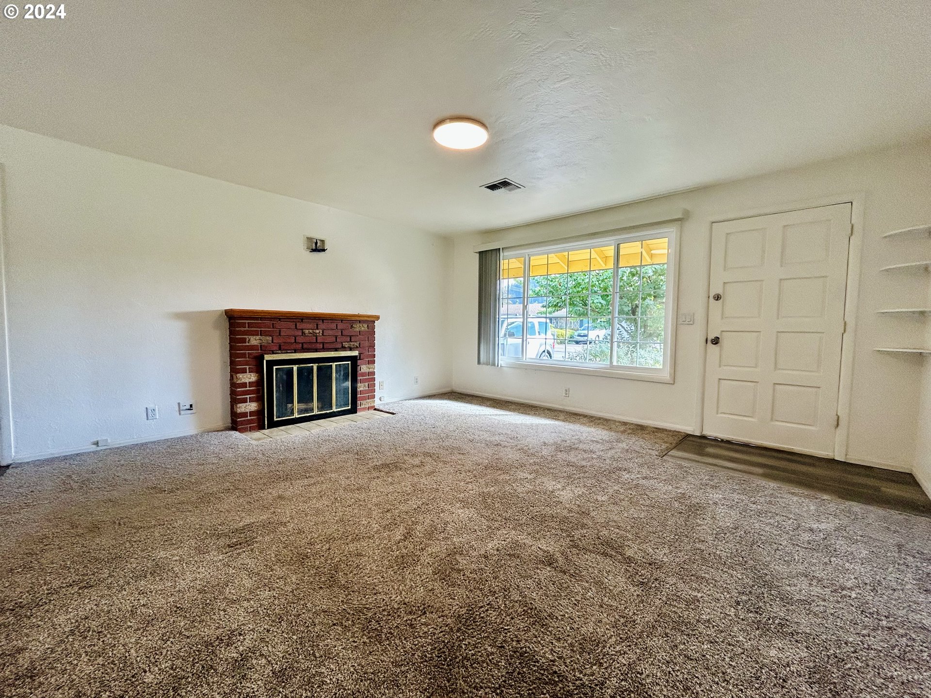 5736 Thurston Road Springfield, OR 97478 - Photo 8 of 38 an empty room with windows and fireplace