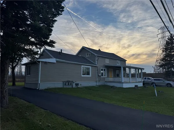 $1,400 | 549 Indian Church Road, Unit 1, West Seneca, NY 14224