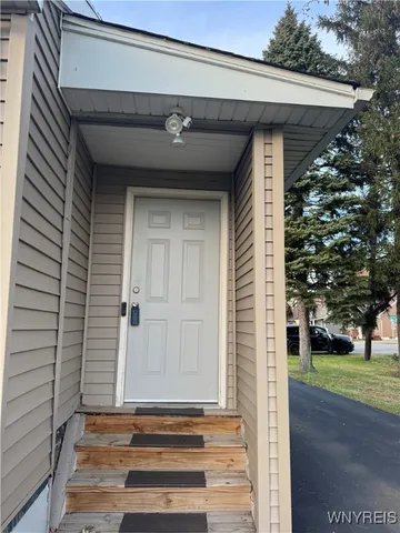 $1,400 | 549 Indian Church Road, Unit 1, West Seneca, NY 14224