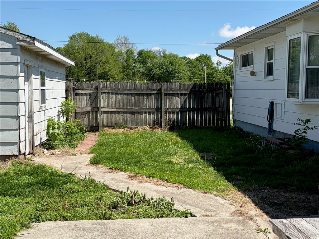 102 West Effingham Avenue Patoka, IL 62875 - Photo 16 of 18