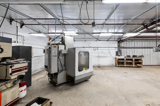 $1,200,000 | 10800 Falstaff Road, Sebastopol, CA 95472