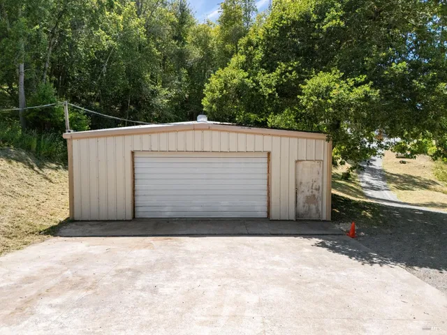 $1,200,000 | 10800 Falstaff Road, Sebastopol, CA 95472